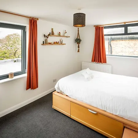 Holiday home Rustic 4bd Family Retreat In Leafy Leyton *