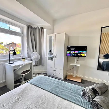 Apartment Convenient 2-bed 30min To London