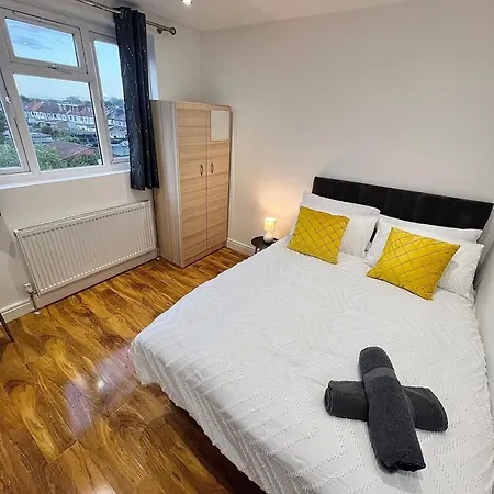 Bright 4br 2ba Gem In Wembley - Sleeps 8 Apartamento Harrow