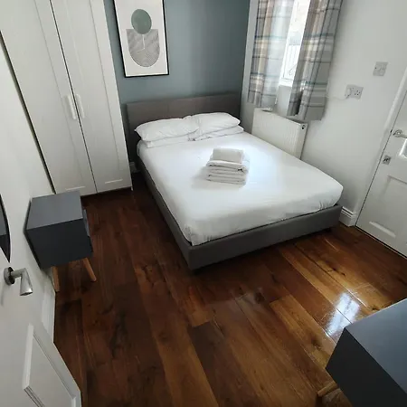 Modern Flat With Garden 3min Walk To Oval Station *