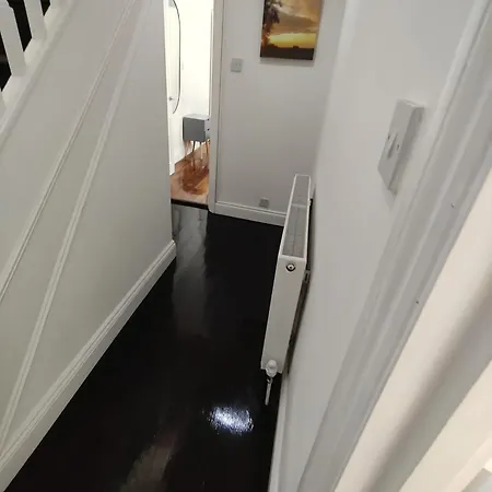 Modern Flat With Garden 3min Walk To Oval Station