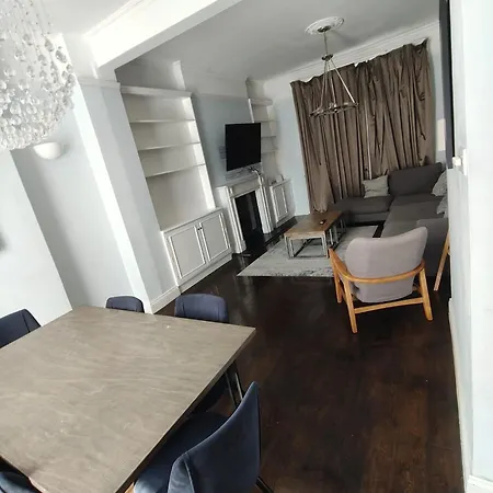 Modern Flat With Garden 3min Walk To Oval Station *