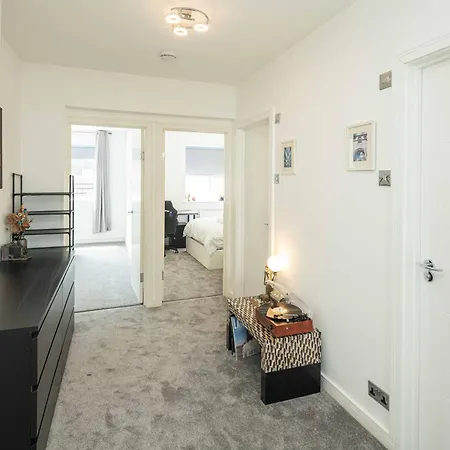 Apartment Charming Newly Refurb 2-bed 2-bath Entire With Ac Near Hyde Park, Paddington, Nottinghill And Kensington In Zone 1
