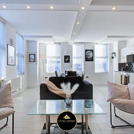 Stylish 1 Bed By Livra Estate Short Lets & Serviced With Free Parking アパート サットン