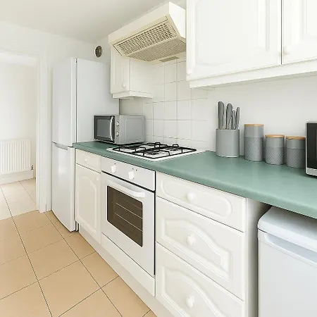Modern Flat With Garden 3min Walk To Oval Station Apartment *