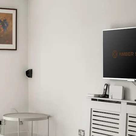 Spacious 1 Bed Maisonette In Camden By Amber Stays, Perfect For Long Term Stays, Sleeps 4! Apartamento Londres