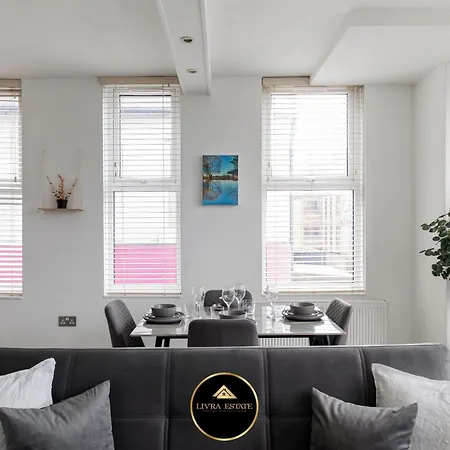 Stylish 1 Bed By Livra Estate Short Lets & Serviced With Free Parking * サットン