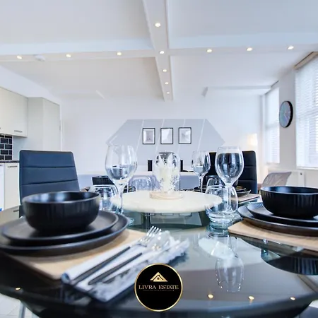 Stylish 1 Bed By Livra Estate Short Lets & Serviced With Free Parking * サットン