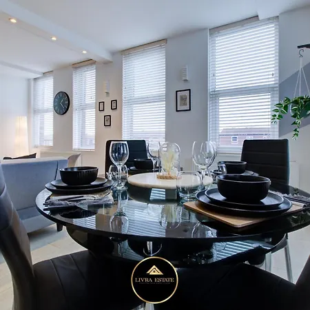 Stylish 1 Bed By Livra Estate Short Lets & Serviced With Free Parking アパート