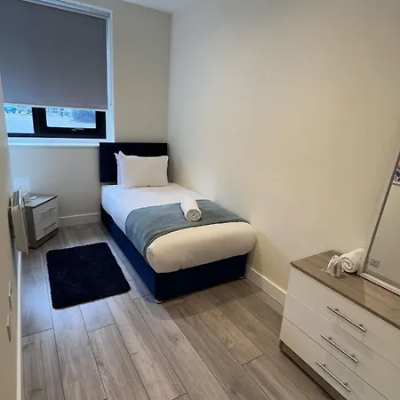 Modern London Village 2-bed Flat In Just 40 Mins To London