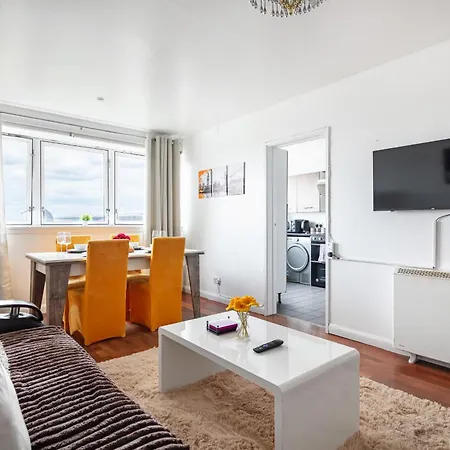 Stylish 2-bed Retreat Steps From Emirates Stadium *