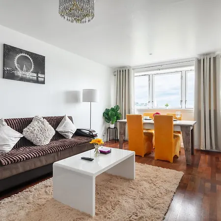 Stylish 2-bed Retreat Steps From Emirates Stadium ロンドン