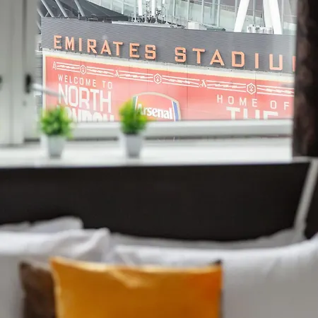 アパート Stylish 2-bed Retreat Steps From Emirates Stadium ロンドン
