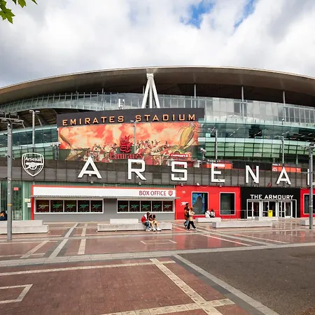 Stylish 2-bed Retreat Steps From Emirates Stadium ロンドン