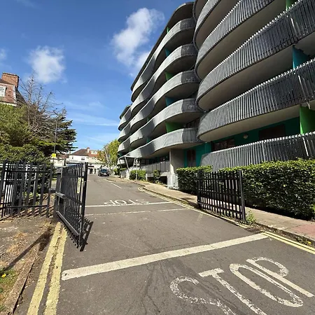 Homey And Secure - Wembley Stadium! Apartment *
