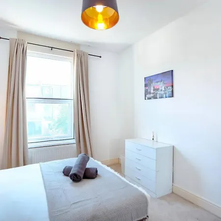 Beautiful With Garden In Tooting Londres