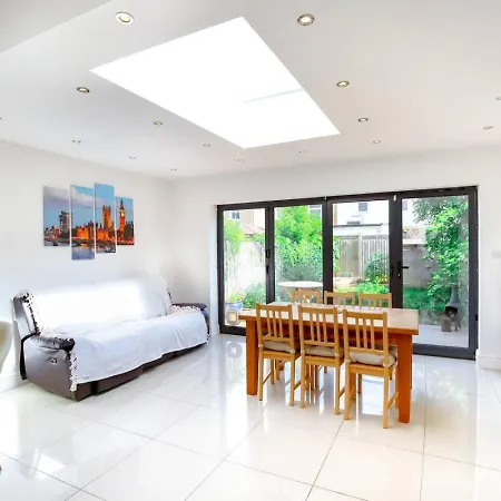 Beautiful With Garden In Tooting Сasa de vacaciones Londres