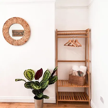 Zozy Happy Land Guest house London