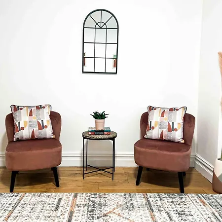 Zozy Happy Land Guest house London