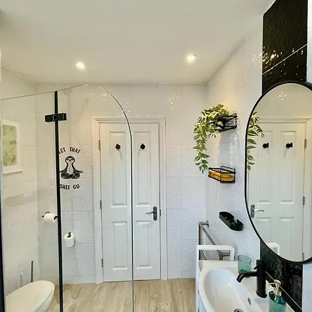Stylish, Fully Equipped Beside Hyde Park Apartment London