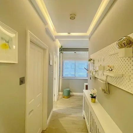 Stylish, Fully Equipped Beside Hyde Park Apartment London