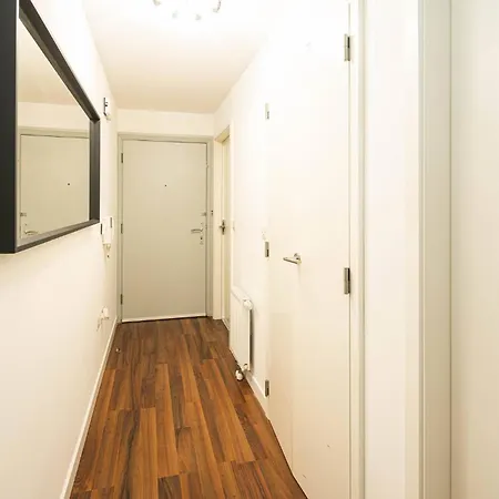 Apartment Homey And Secure - Wembley Stadium!