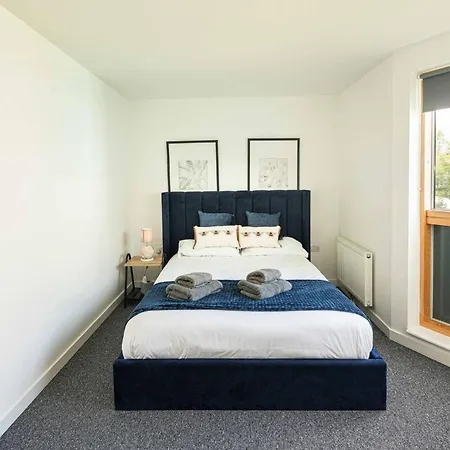 Homey And Secure - Wembley Stadium! Apartment