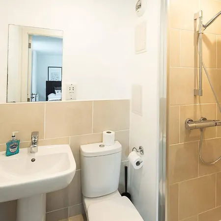 Apartment Homey And Secure - Wembley Stadium! *