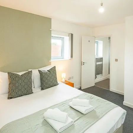 Stylish 2-bed With Stunning View *