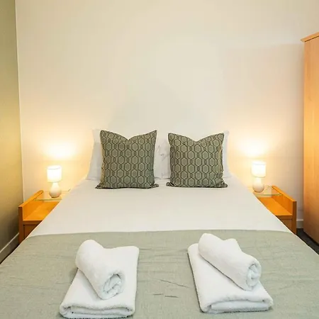 Stylish 2-bed With Stunning View *