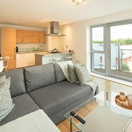 Stylish 2-bed With Stunning View London
