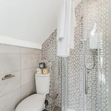 Bright And Cosy - Excellent Location 9 Apartment