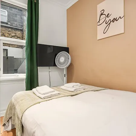Cosy Paddington Apartment