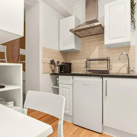 Cosy Paddington Apartment