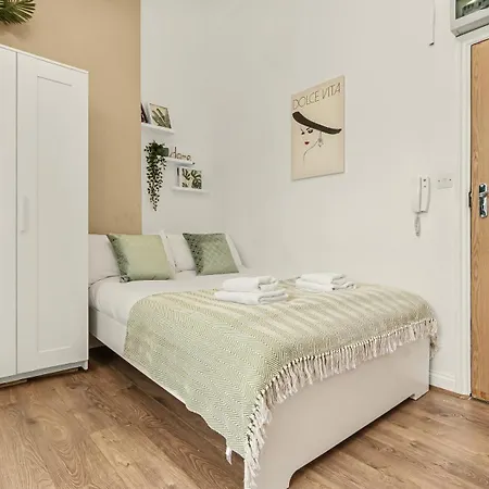 Cosy Paddington Apartment