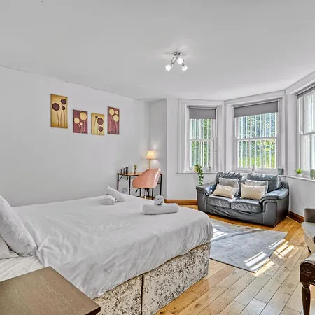 Сasa de vacaciones Charming 3br By Redcliffe Gdns Londres