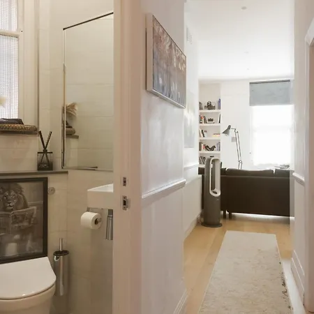 22 Ravenson Kensington Exclusive Olympia Escape Apartment London