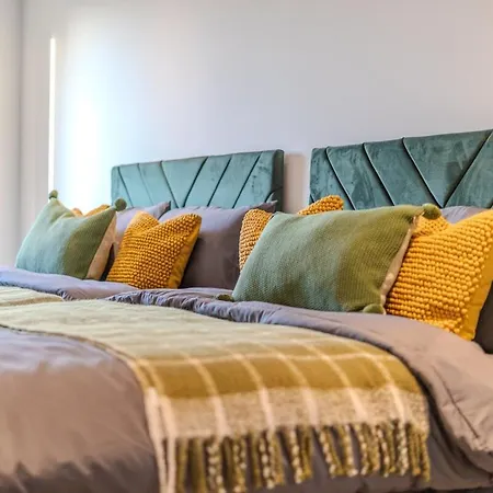 Luxuary 2br Sleeps 9, And Park Views Apartment *