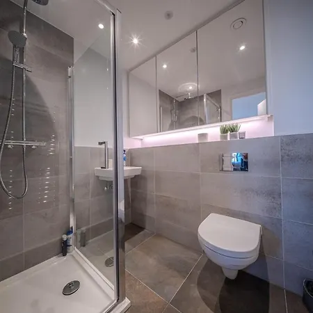 Luxuary 2br Sleeps 9, And Park Views Wembley