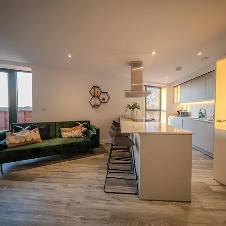 Luxury 3br Sleeps 10, & Park Views