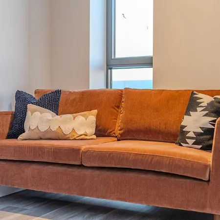 Luxury 3br Sleeps 10, & Park Views *