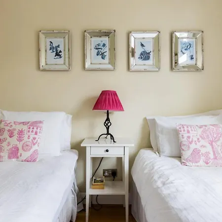 Apartment Chic In Kensington Olympia London