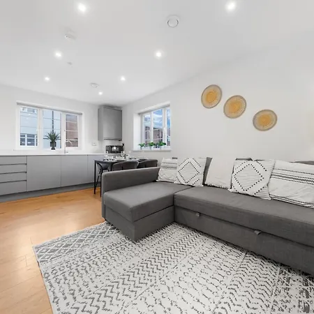 Stylish Nine Elms Vauxhall 1 Bedroom *
