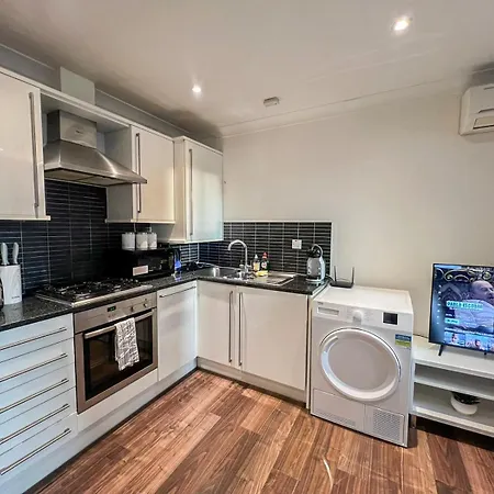 2-bedroom Flat In Embankment A Short Walk Away To Trafalgar Square Near Big Ben, Eye Apartament Londyn