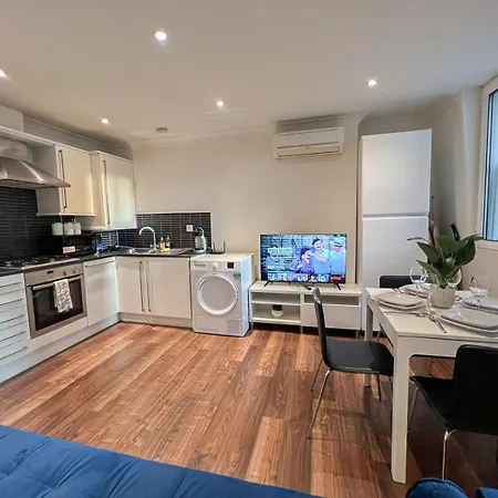 Apartament 2-bedroom Flat In Embankment A Short Walk Away To Trafalgar Square Near Big Ben, Eye Londyn
