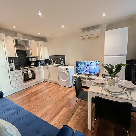 2-bedroom Flat In Embankment A Short Walk Away To Trafalgar Square Near Big Ben, Eye