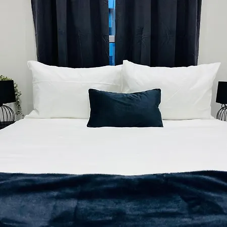 Charming & Spacious 1-bed - 2-min Walk To Tube & Shops *