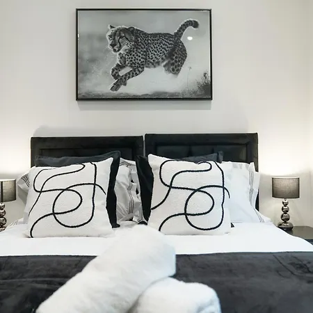 Battersea 2br Flat - Gym, Balcony, Parking, Great Location - Long Welcome