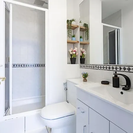 Ldn 2bd Near Bridge