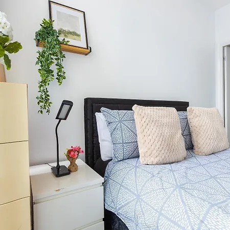 Ldn 2bd Near Bridge * London